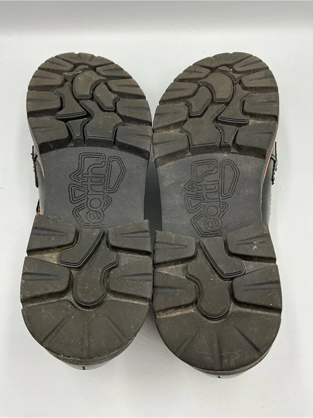 Earth Loafers Size 7.5 Black with Gunmetal Chain Accent
